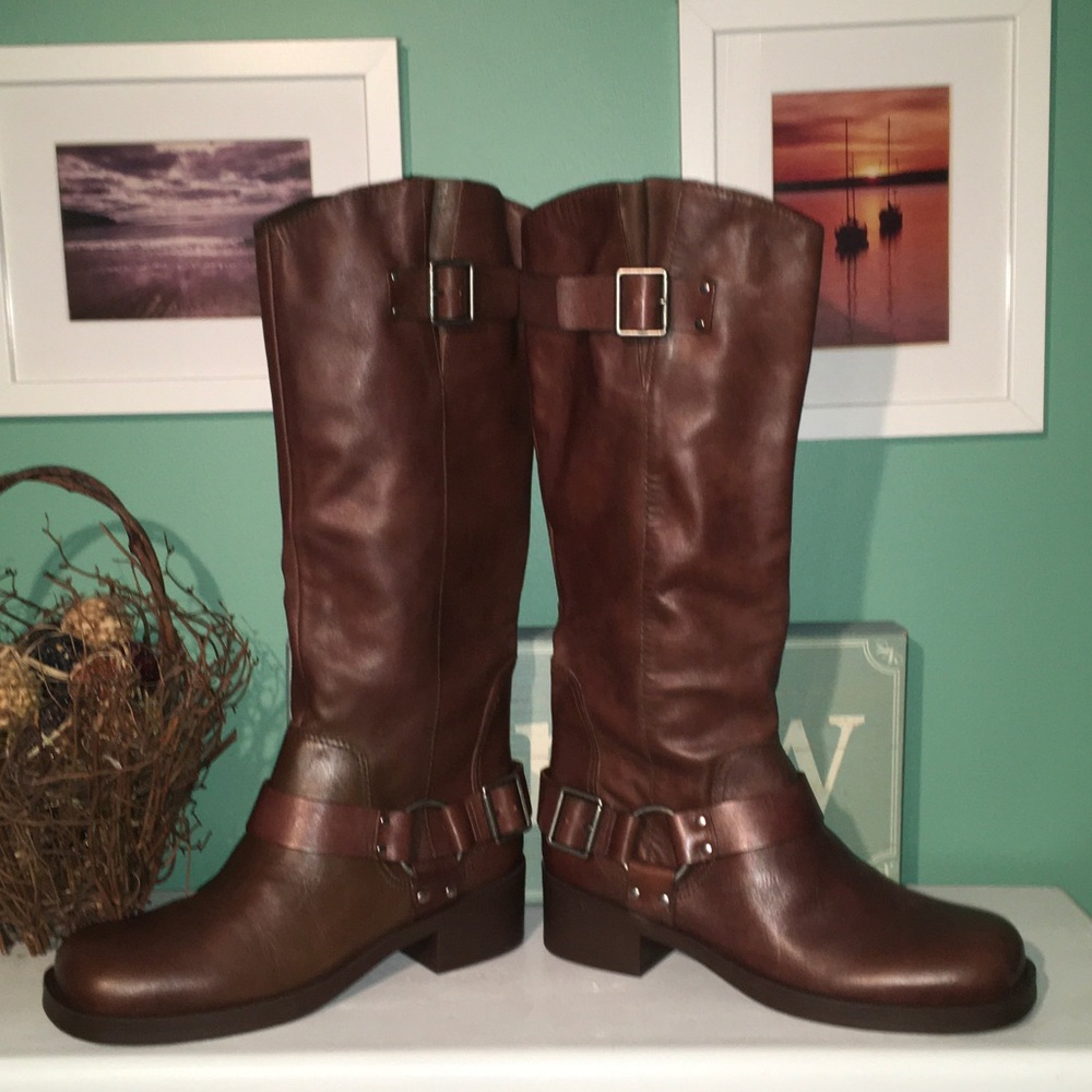 NWOT Arezzo Clara Leather Block Boot